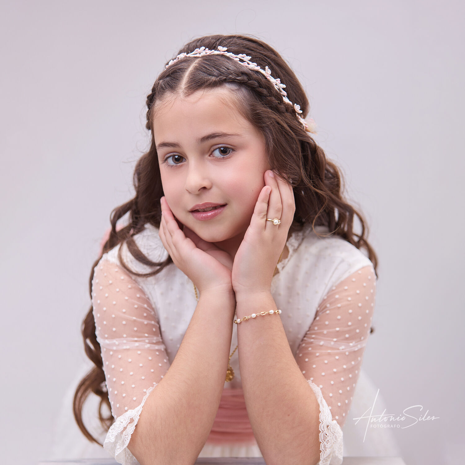 Antonio Siles Fotógrafo - fotografo-de-primera-comunion-en-almeria-con-estudio-ts20260318100941978757.jpg