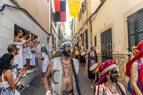Moros i cristians - Carrer major fins al crit