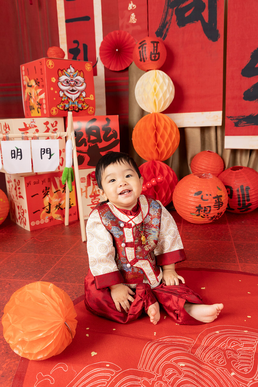saraalarconfotografia - zhuazhou-retrato-bebe-set-rojo-lleida-01-ts20251008093408933504.jpg