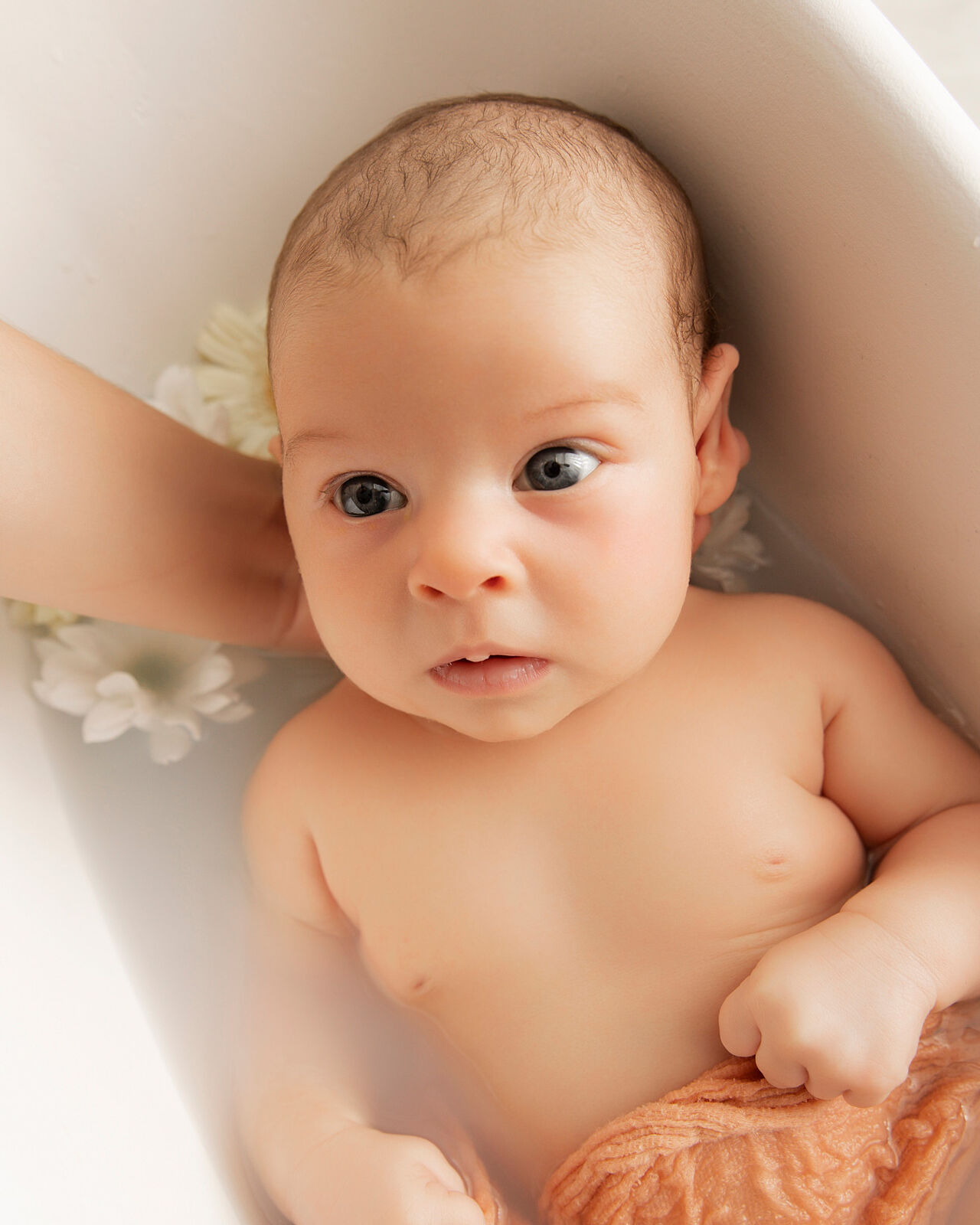 Sara Alarcon fotografia - sesion-bath-milk-newborn-lleida-bebe-en-banerita-ts20260610093723737603.jpg