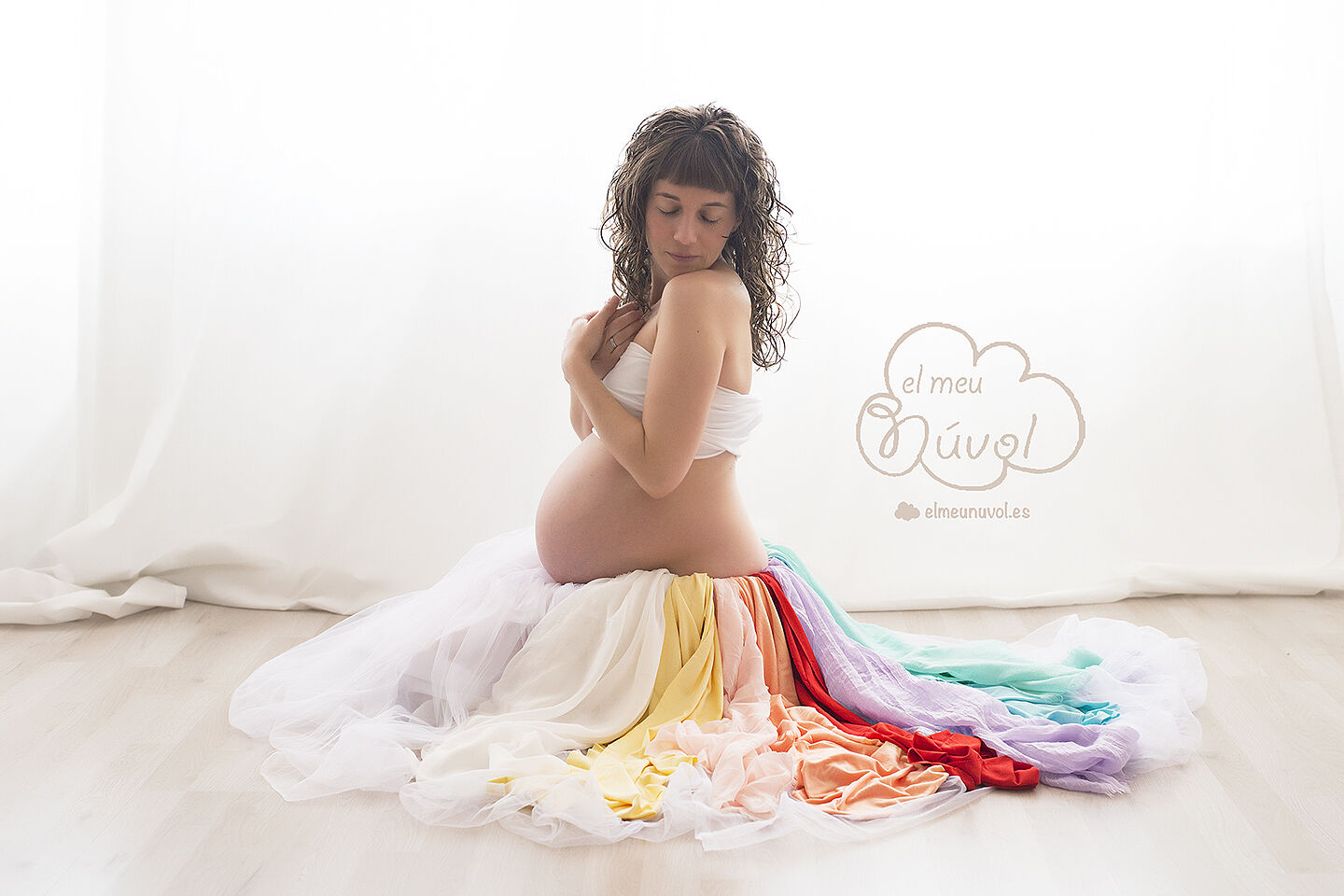 fotografía embarazo arcoiris igualada el meu núvol fotógrafo de recién nacido newborn nadó nounat bebé
