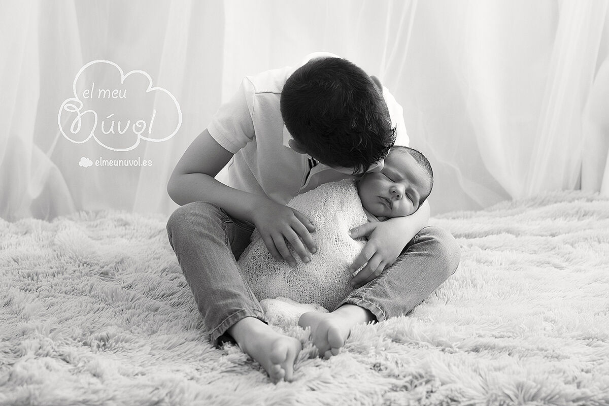 fotografía de recién nacido en blanco y negro igualada barcelona el meu núvol fotógrafo newborn infantil bebé nounat nadó