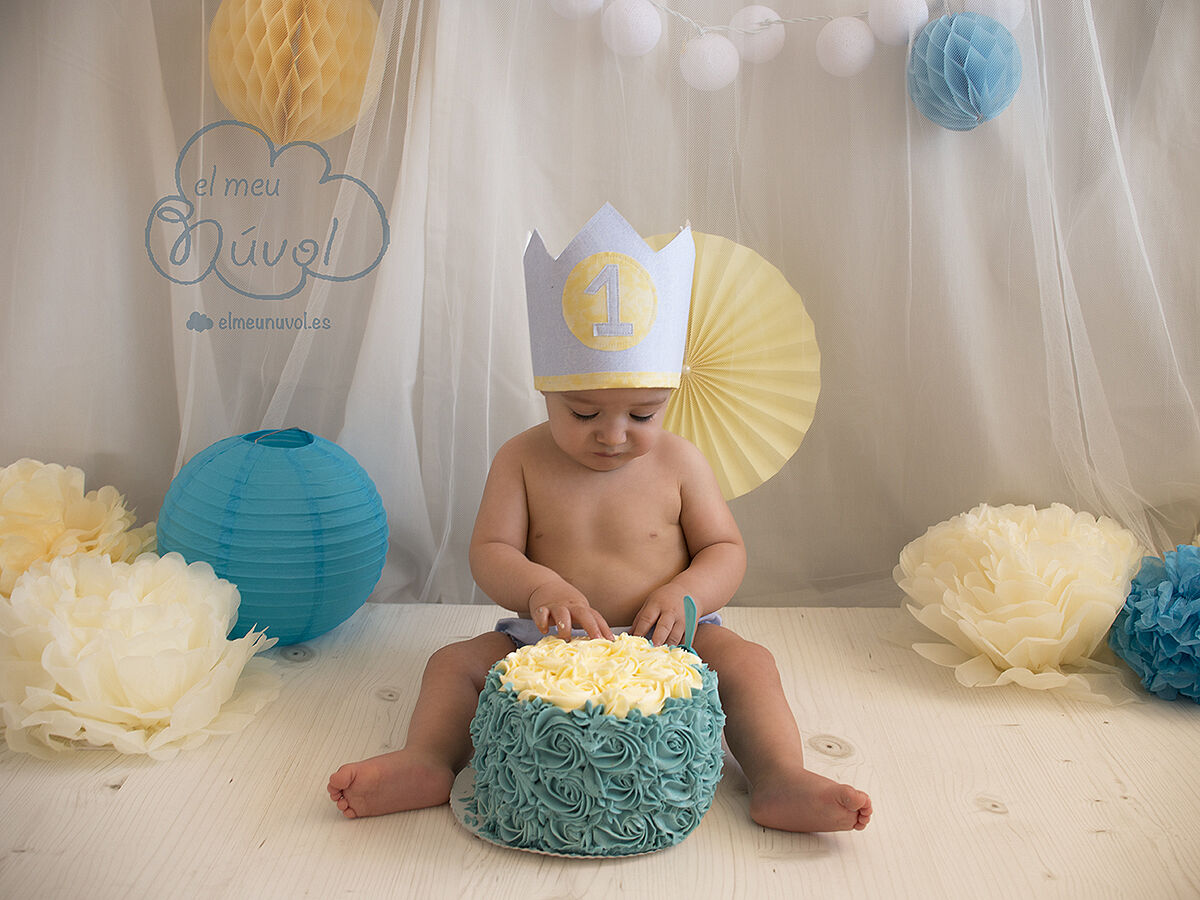 fotografía primer cumpleaños smash the cake amarillo y azul igualada barcelona el meu núvol fotógrafo infantil bebé00027