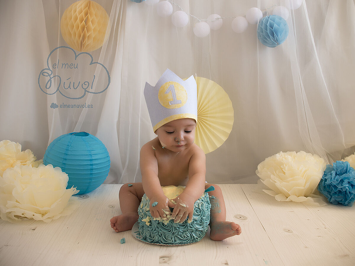 fotografía primer cumpleaños smash the cake amarillo y azul igualada barcelona el meu núvol fotógrafo infantil bebé00033