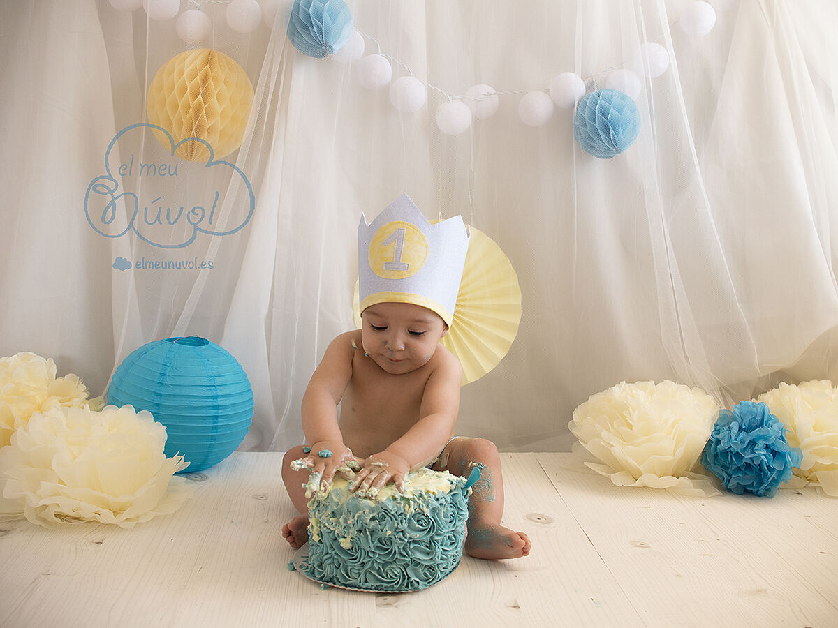 fotografía primer cumpleaños smash the cake amarillo y azul igualada barcelona el meu núvol fotógrafo infantil bebé00037
