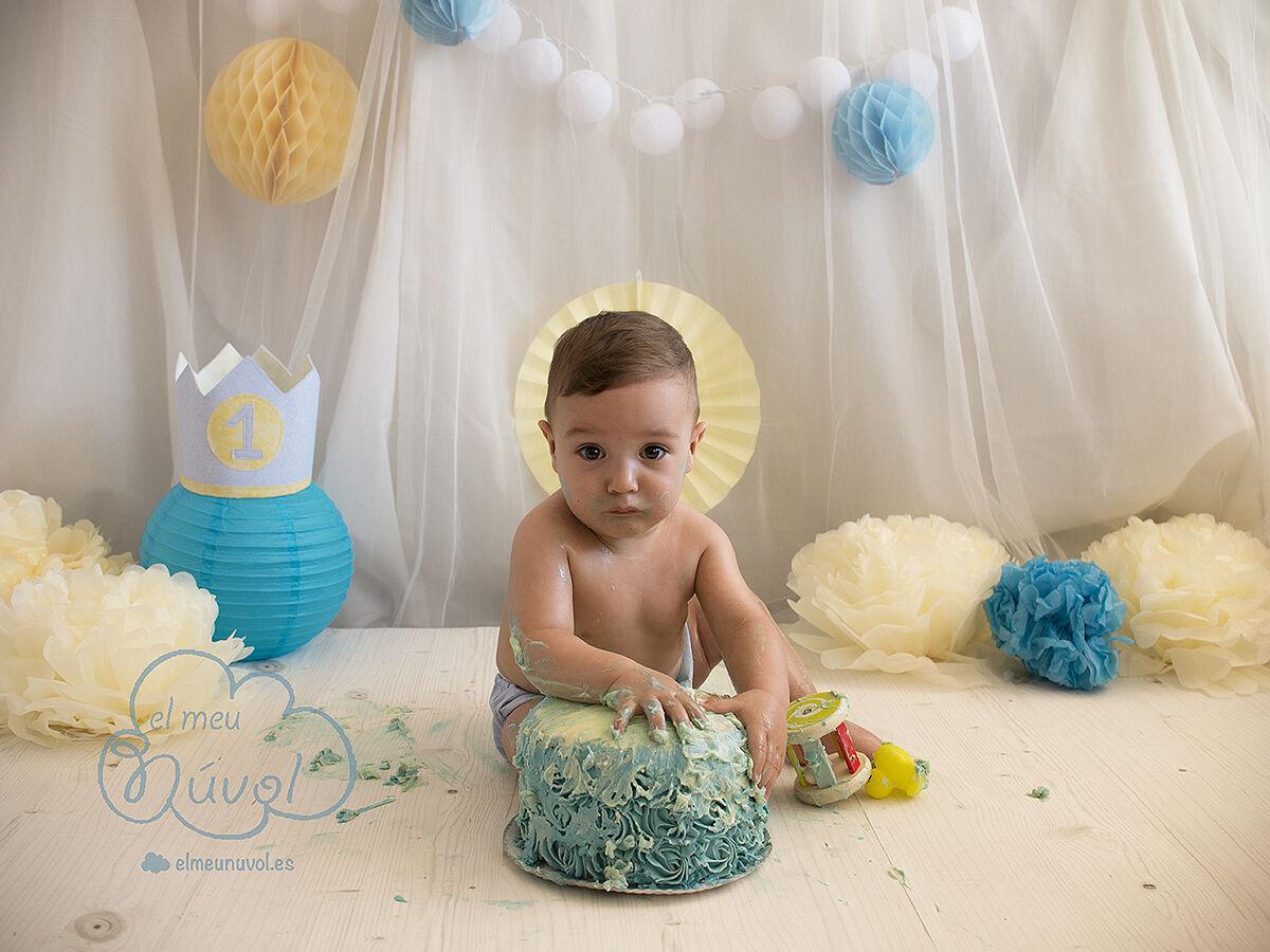 fotografía primer cumpleaños smash the cake amarillo y azul igualada barcelona el meu núvol fotógrafo infantil bebé00046