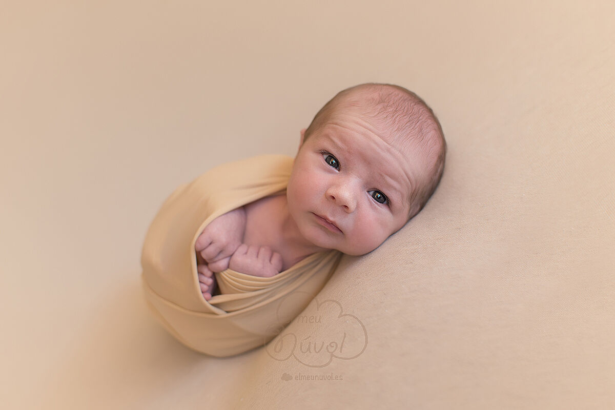 fotografía recién nacido beige igualada barcelona fotógrafo newborn el meu núvol bebé infantil familiar00013