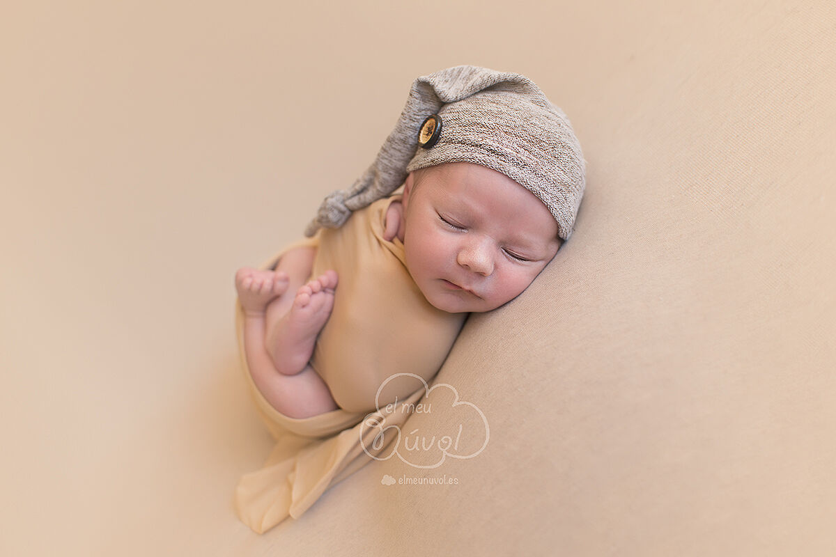 fotografía recién nacido beige igualada barcelona fotógrafo newborn el meu núvol bebé infantil familiar00017
