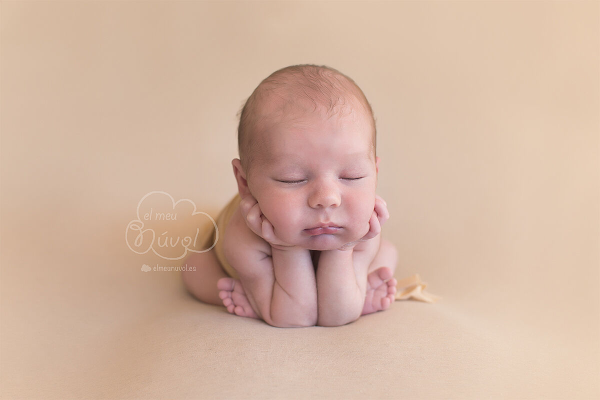 fotografía recién nacido beige igualada barcelona fotógrafo newborn el meu núvol bebé infantil familiar00021