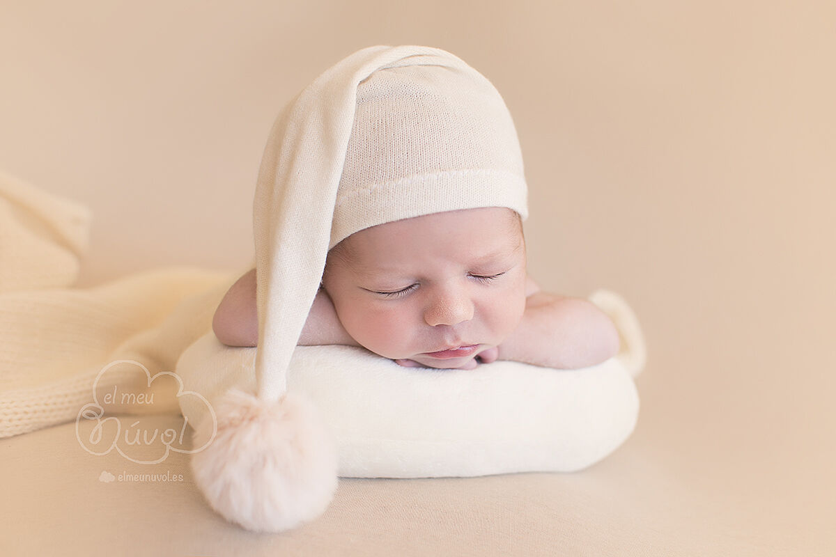 fotografía recién nacido beige igualada barcelona fotógrafo newborn el meu núvol bebé infantil familiar00023
