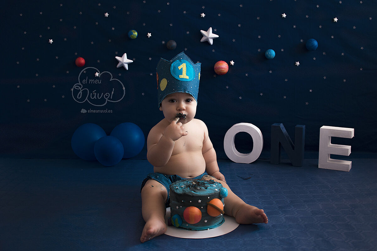 fotografía smash the cake planetas espacio en estudio igualada barcelona el meu núvol fotógrafo newborn bebés infantil00022