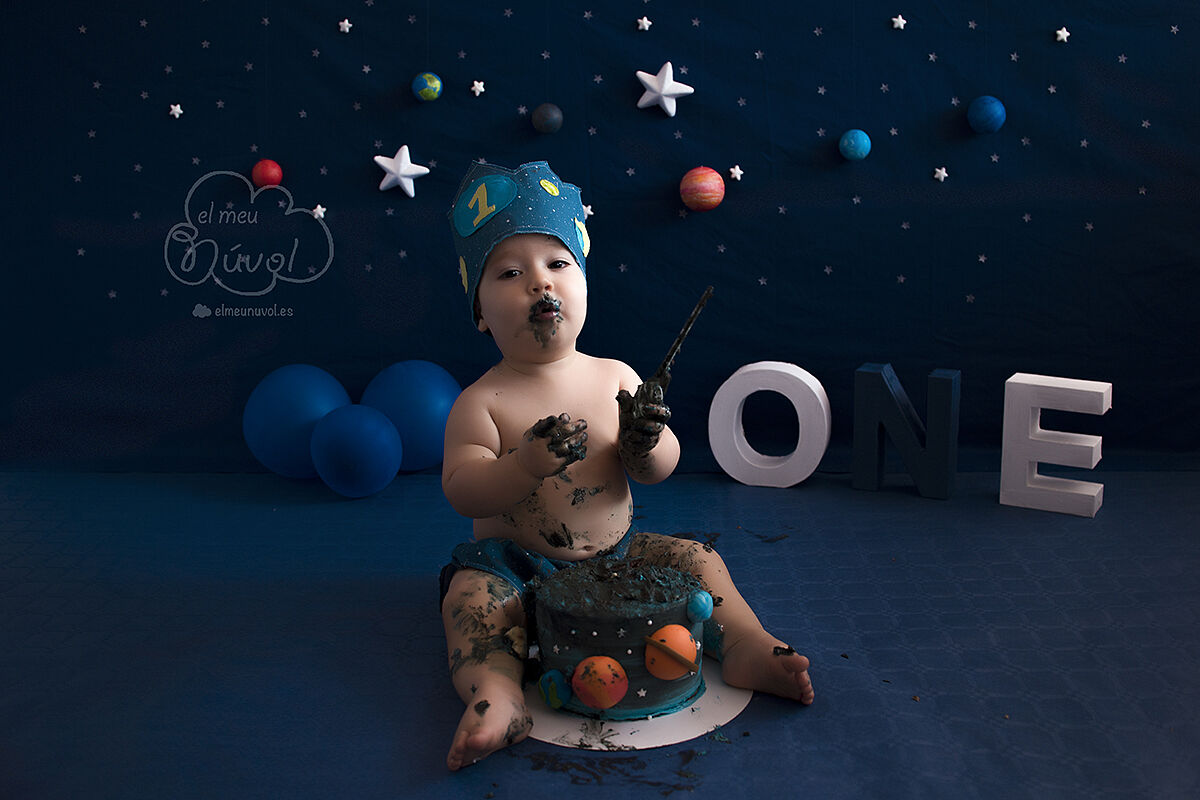 fotografía smash the cake planetas espacio en estudio igualada barcelona el meu núvol fotógrafo newborn bebés infantil00033