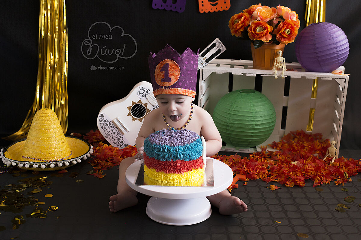 Fotografía de cumpleaños tematica coco en estudio smash the cake el meu núvol fotógrafo infantil igualada00022