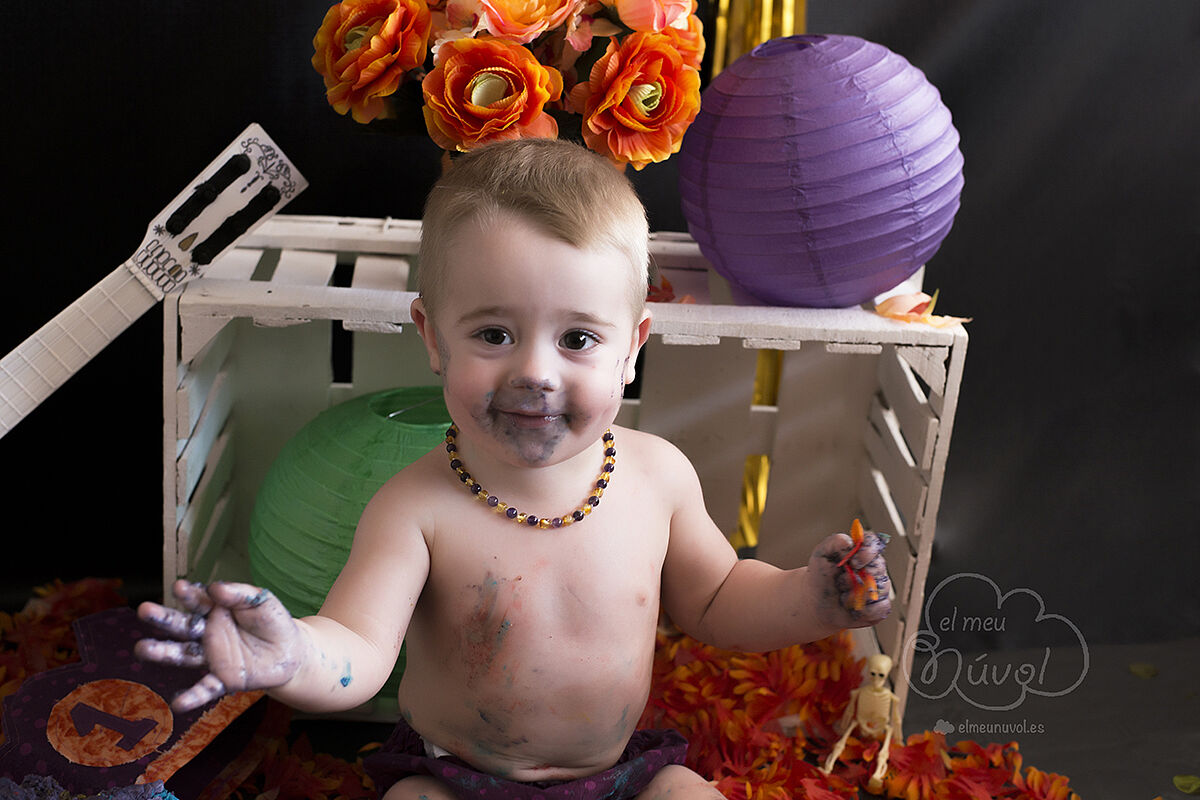 Fotografía de cumpleaños tematica coco en estudio smash the cake el meu núvol fotógrafo infantil igualada00041