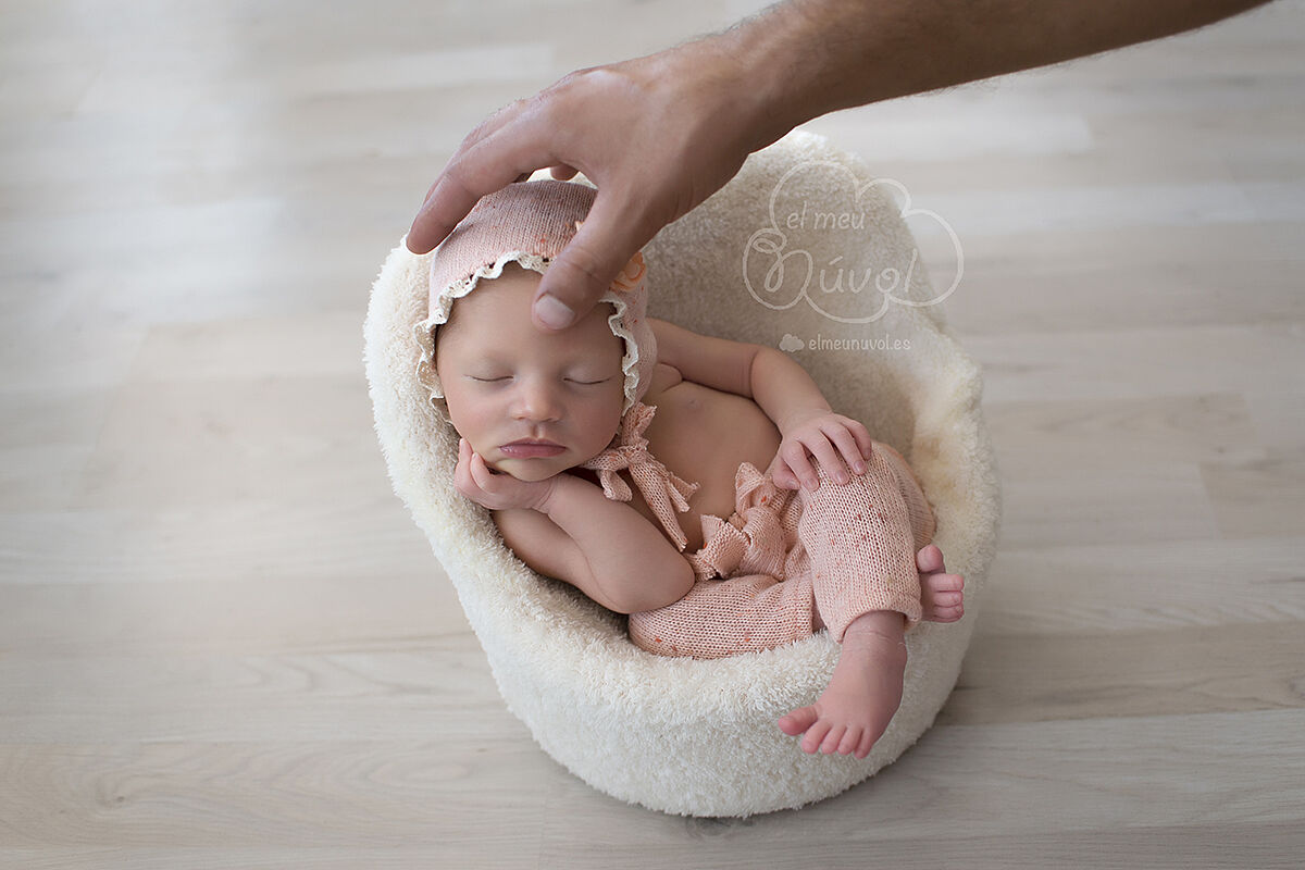 fotografía de recién nacido segura en igualada barcelona el meu núvol fotógrafo seguridad neonatal nounat bebé newborn00004