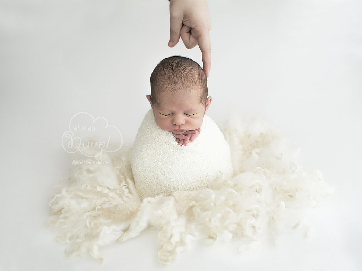 fotografía de recién nacido segura en igualada barcelona el meu núvol fotógrafo seguridad neonatal nounat bebé newborn00006