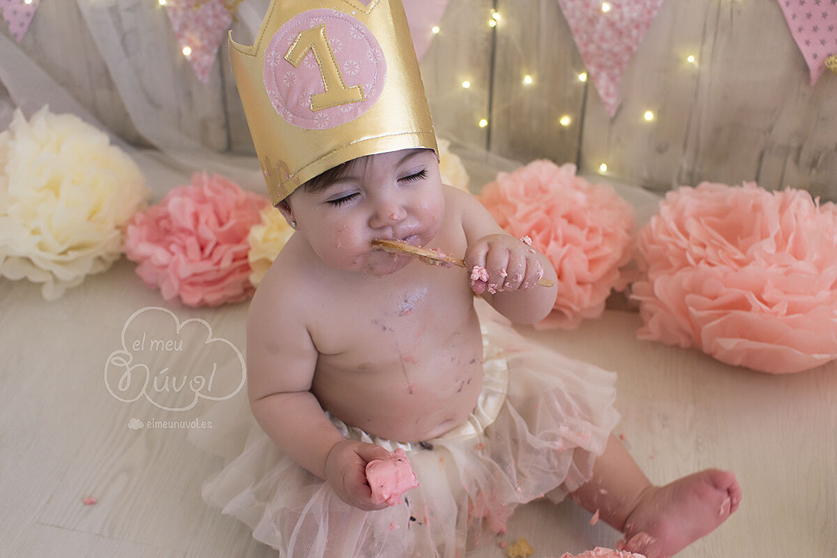 fotografía smash the cake en igualada barcelona rosa palo el meu núvol fotógrafo newborn infantil igualada00034