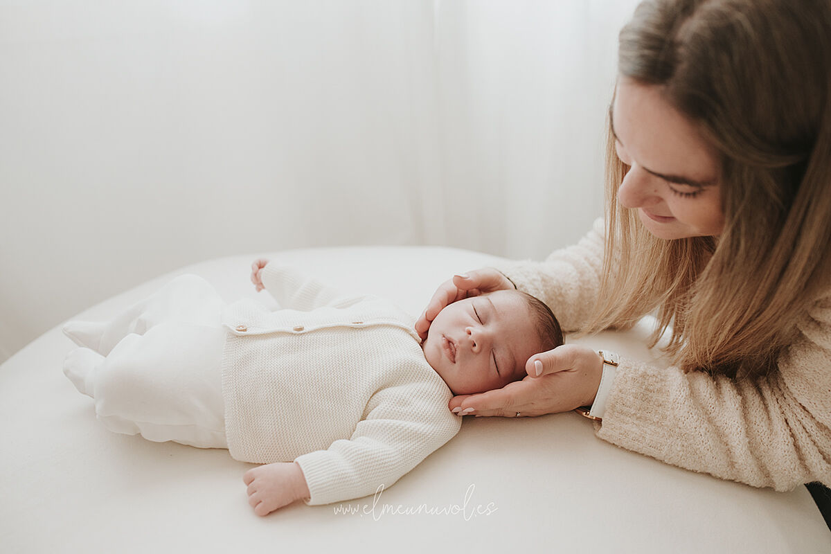 elmeunúvol.es - sesio-de-fotos-de-recen-nascut-a-igualada-el-meu-nuvol-fotografia-barcelona-fotografa-newborn-familiar00009-ts20250729192020886373.jpg