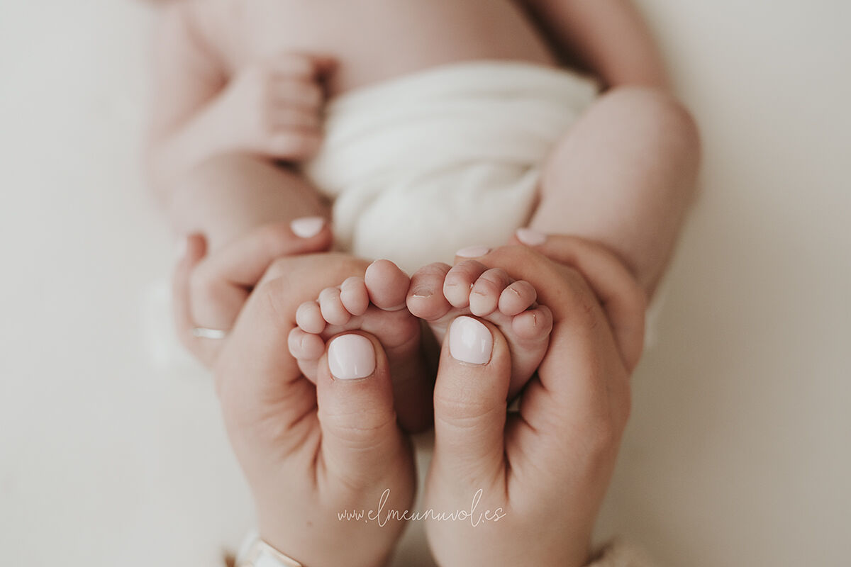 elmeunúvol.es - sesio-de-fotos-de-recen-nascut-a-igualada-el-meu-nuvol-fotografia-barcelona-fotografa-newborn-familiar00021-ts20250729192050252684.jpg