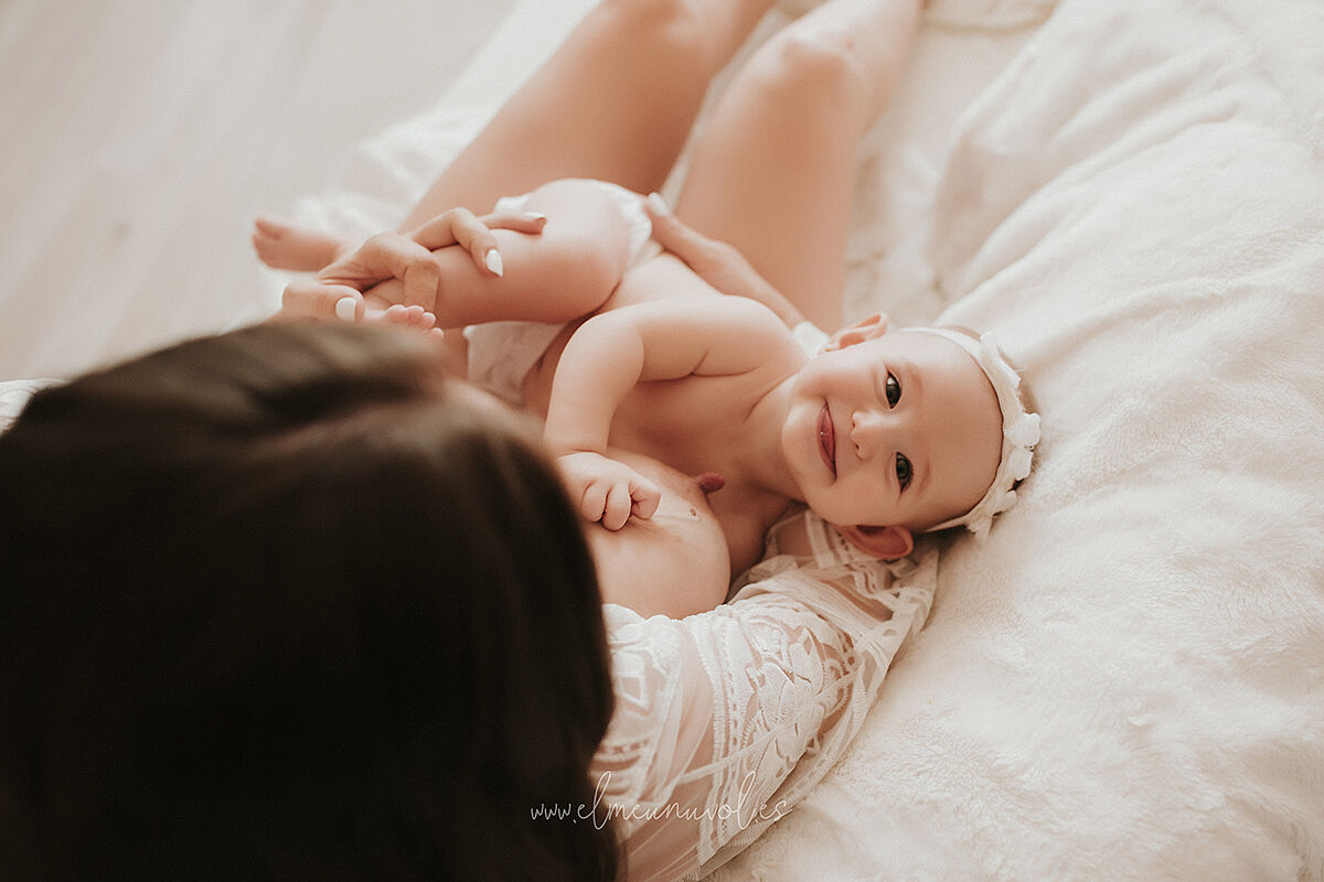 sesion de lactancia en igualada barcelona el meu nuvol fotografia familia bebe