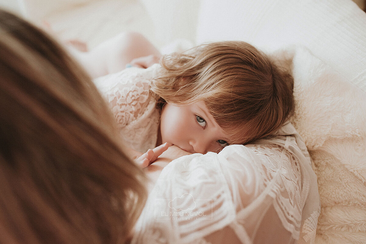 elmeunúvol.es - sesion-de-lactancia-en-igualada-el-meu-nuvol-fotografa-infantil-bebe-s-familia-barcelona00020-ts20250804102332892872.jpg