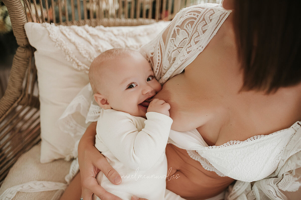 sesion de lactancia en igualada el meu nuvol fotografia familiar infantil bebes00008