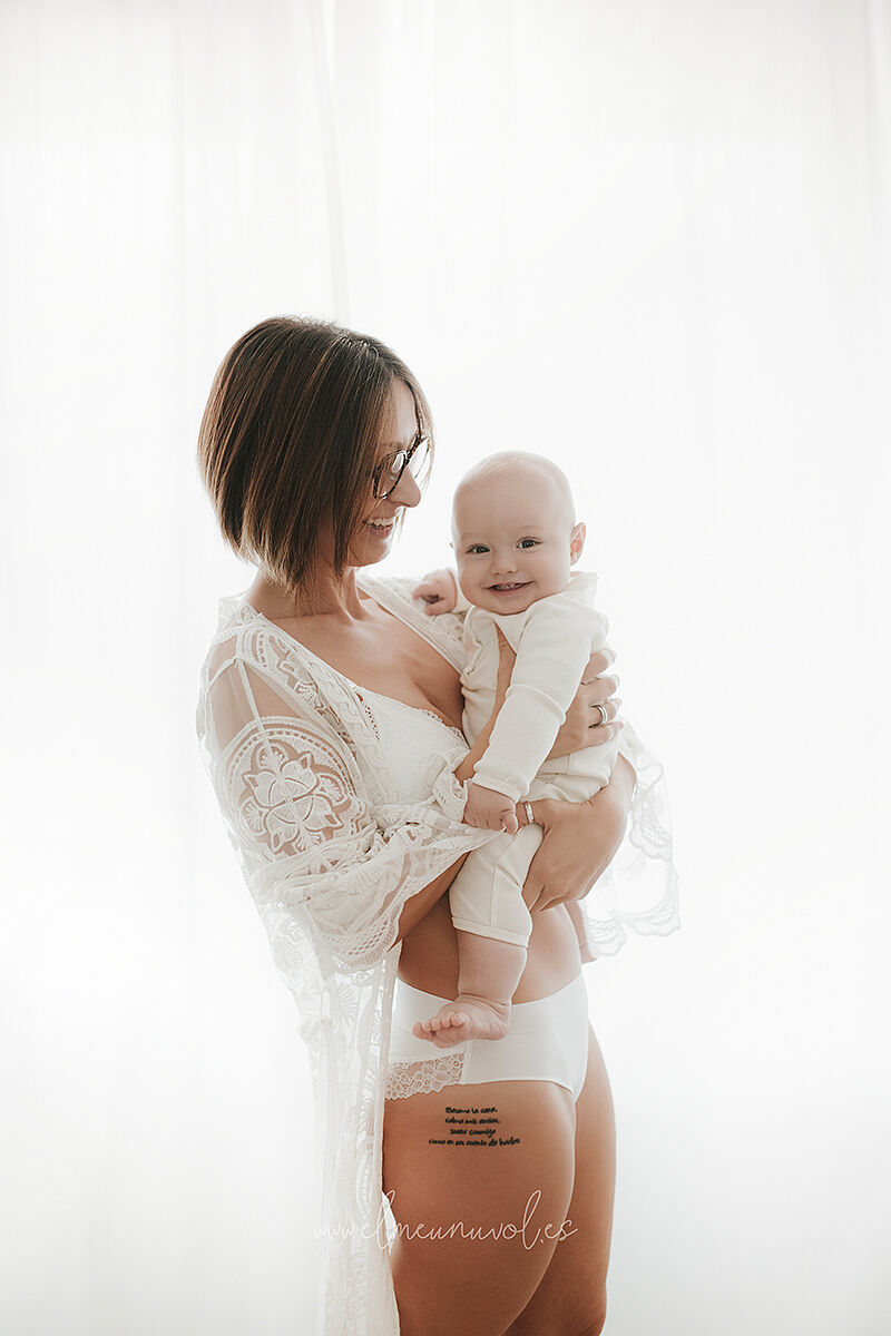 sesion de lactancia en igualada el meu nuvol fotografia familiar infantil bebes00012