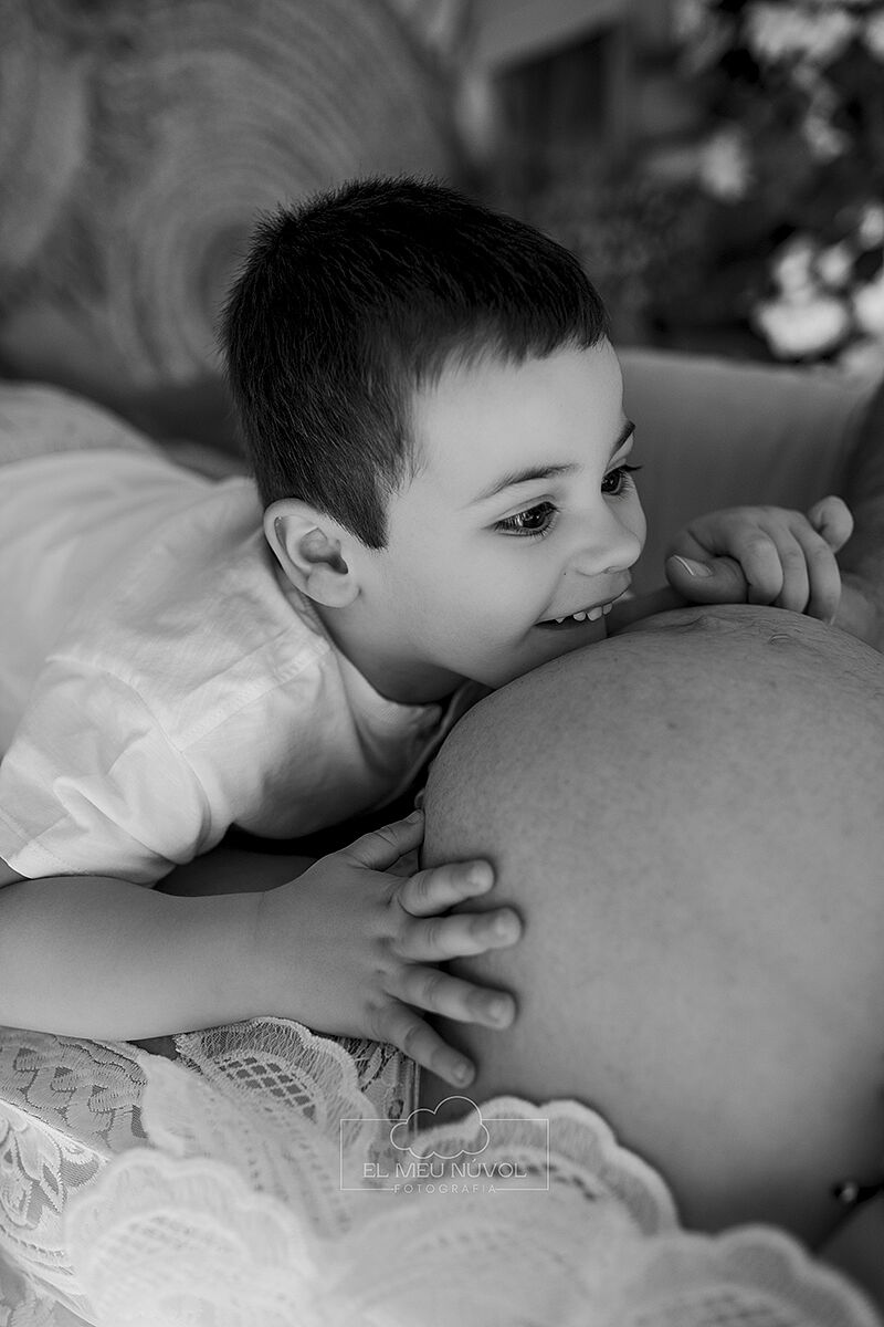 sesion de embarazo en estudio en igualada barcelona el meu nuvol fotografia maternidad familiar00005