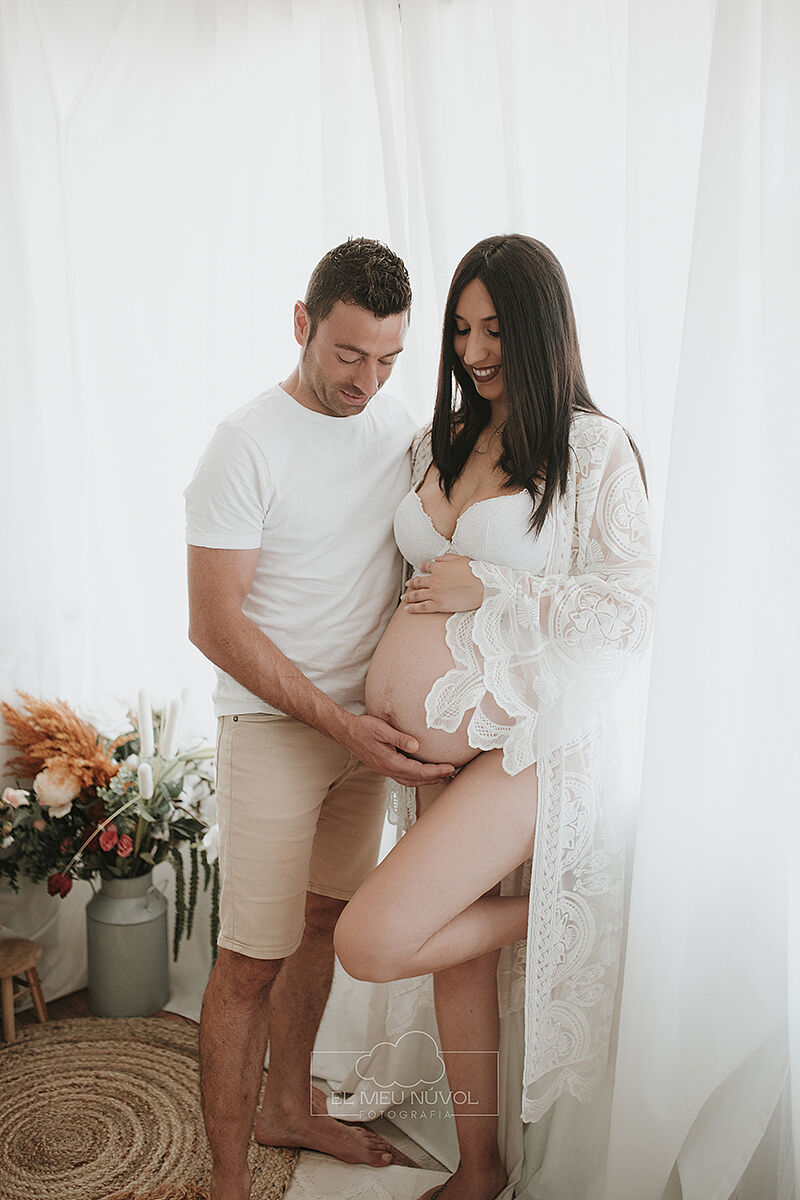 sesion de embarazo en estudio en igualada barcelona el meu nuvol fotografia maternidad familiar00007