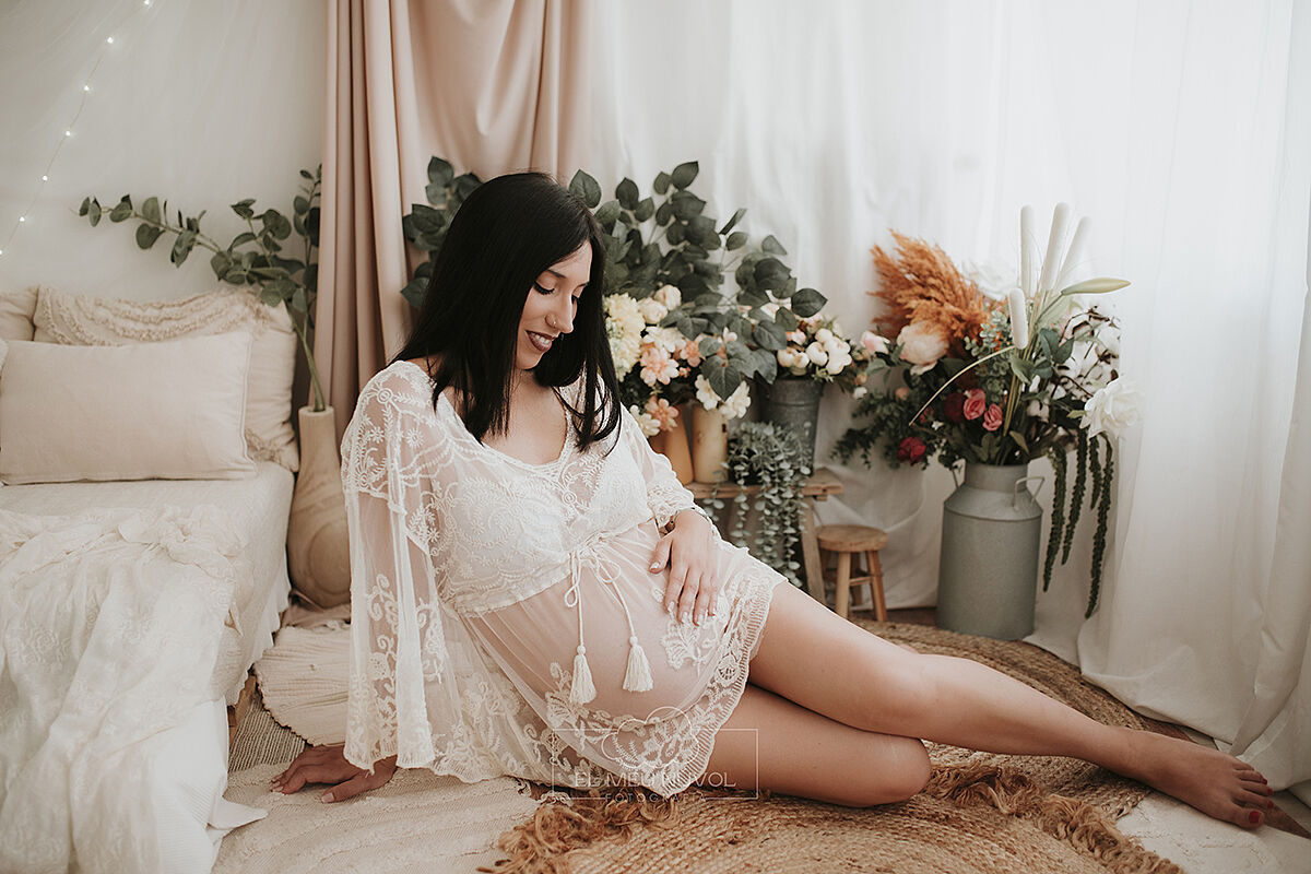 sesion de embarazo en estudio en igualada barcelona el meu nuvol fotografia maternidad familiar00014