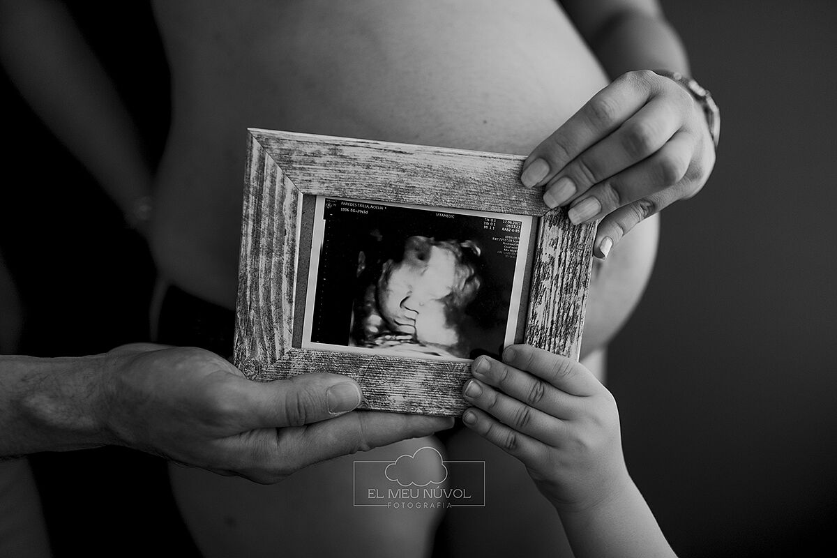 sesion de embarazo en estudio en igualada barcelona el meu nuvol fotografia maternidad familiar00019