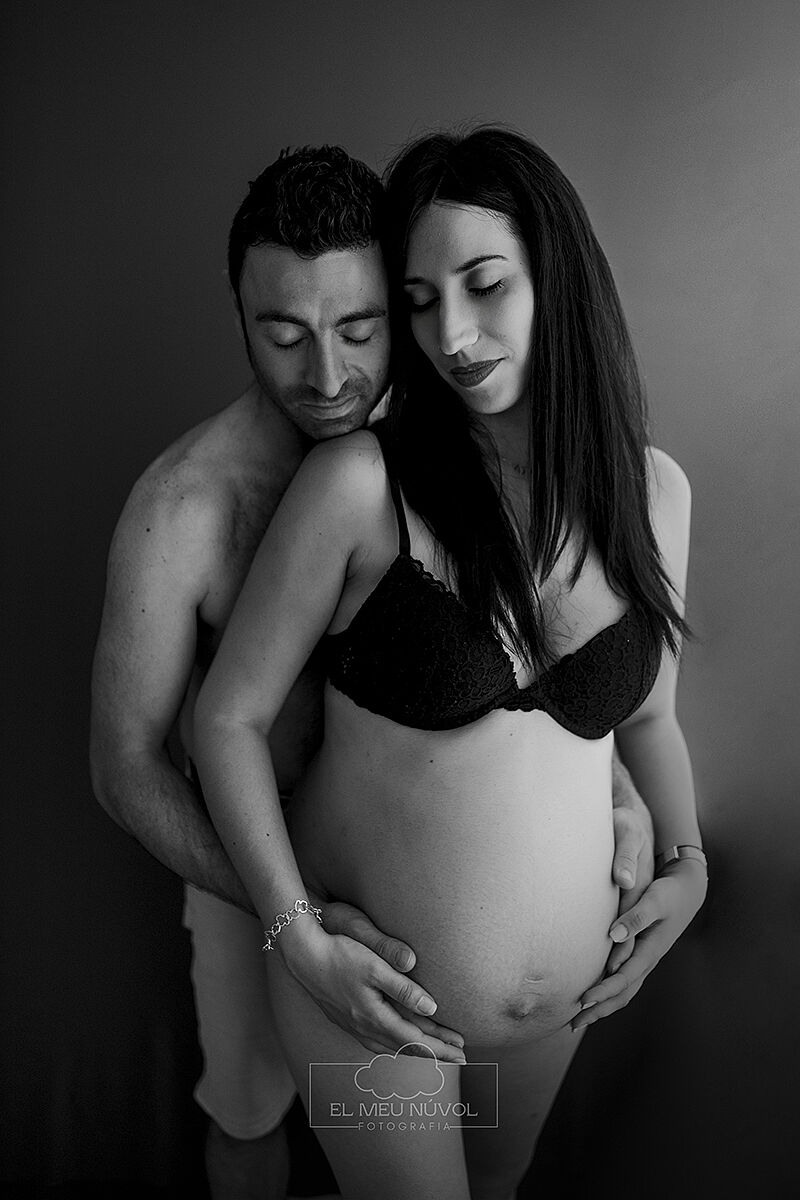 sesion de embarazo en estudio en igualada barcelona el meu nuvol fotografia maternidad familiar00020