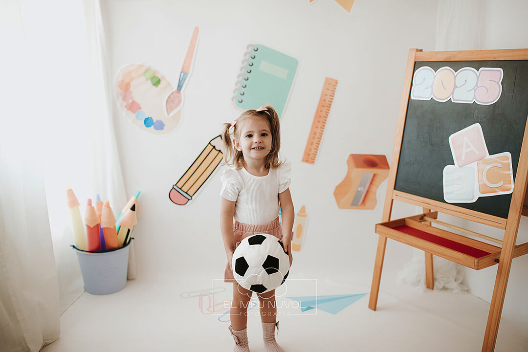 elmeunúvol.es - sesion-mi-primer-dia-de-cole-en-igualada-barcelona-el-meu-nuvol-fotografia-infantil00002-ts20250903104229601978.jpg