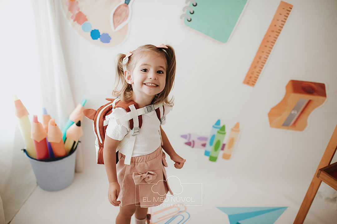 elmeunúvol.es - sesion-mi-primer-dia-de-cole-en-igualada-barcelona-el-meu-nuvol-fotografia-infantil00016-ts20250903104309743665.jpg
