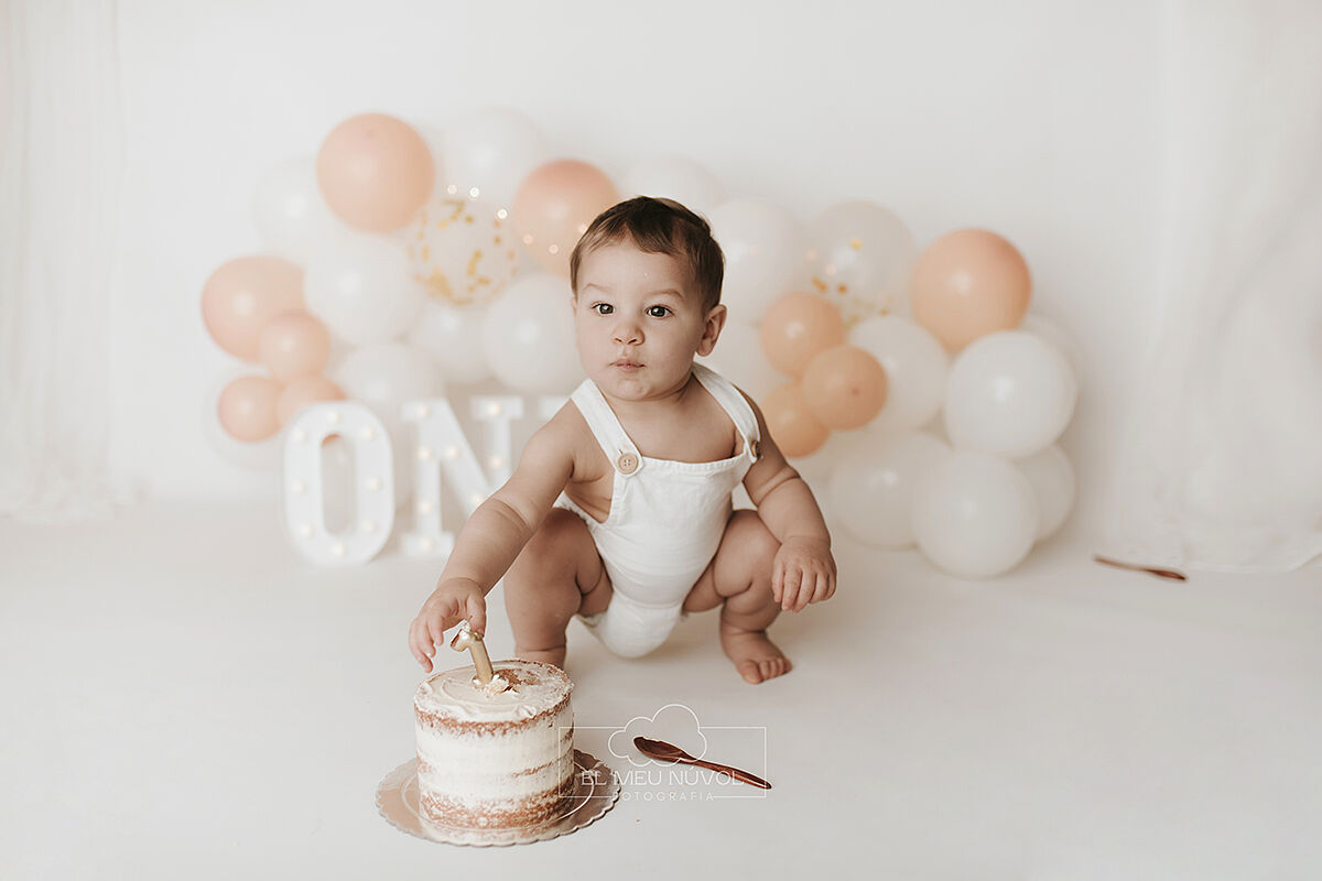 sesion del primer cumpleaños en igualada el meu nuvol fotografia smash cake00006