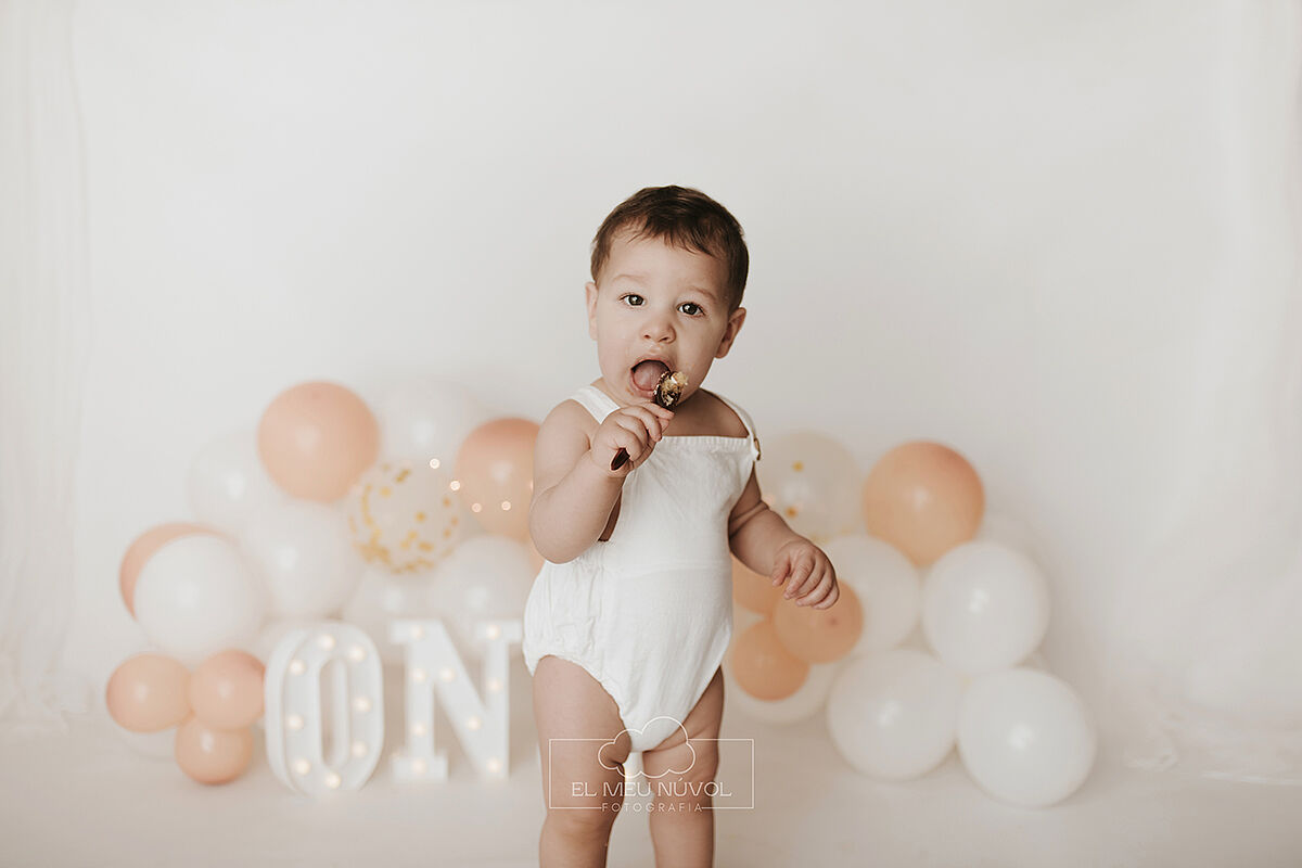 sesion del primer cumpleaños en igualada el meu nuvol fotografia smash cake00008