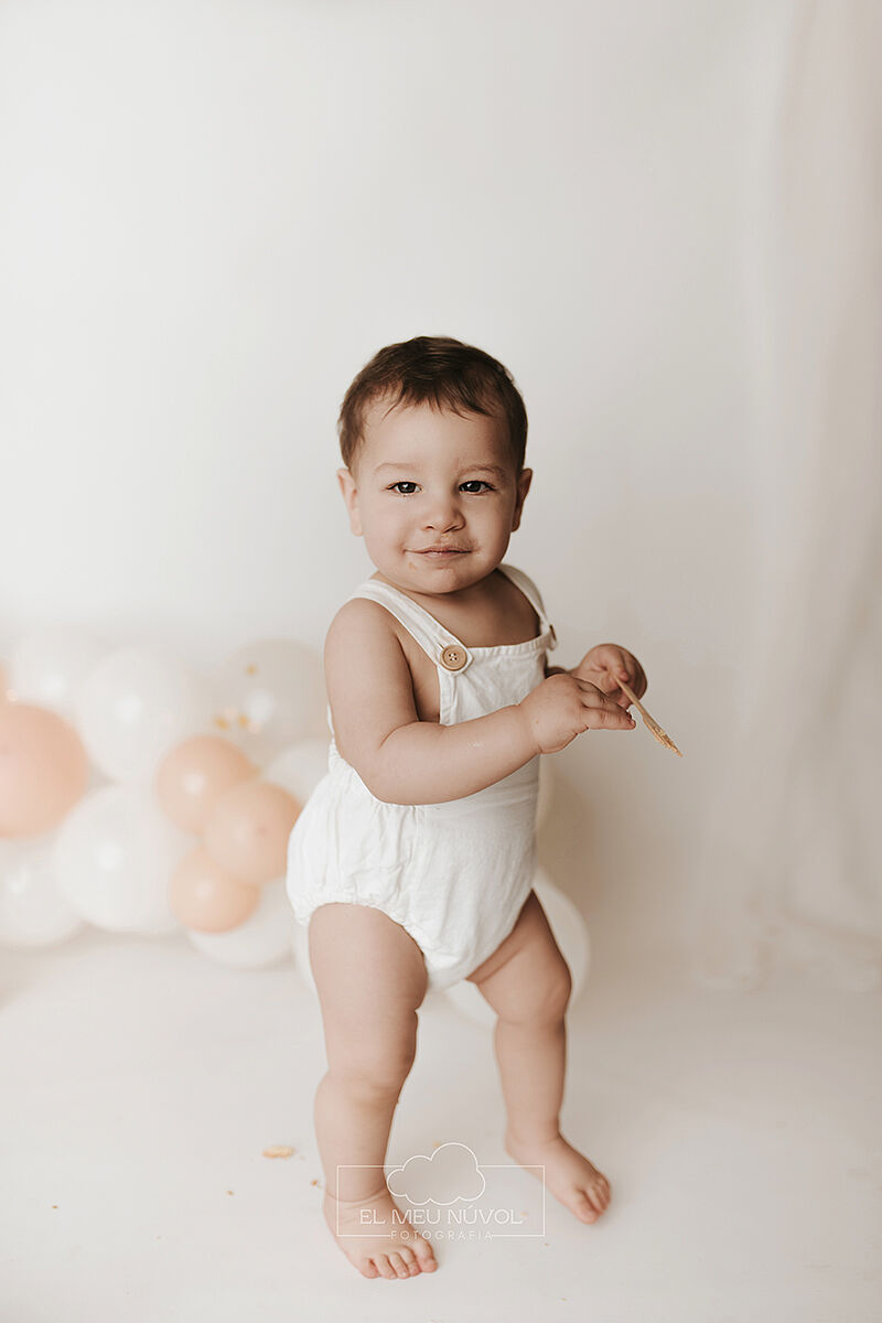 sesion del primer cumpleaños en igualada el meu nuvol fotografia smash cake00012