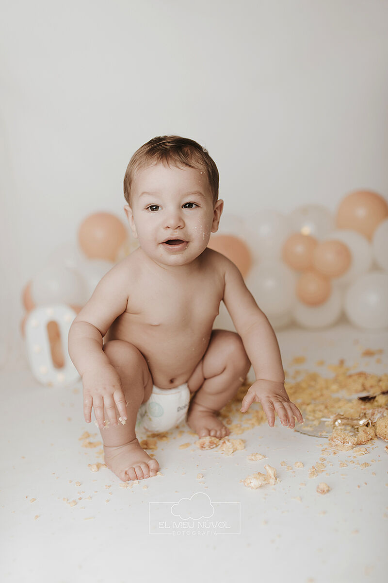 sesion del primer cumpleaños en igualada el meu nuvol fotografia smash cake00022
