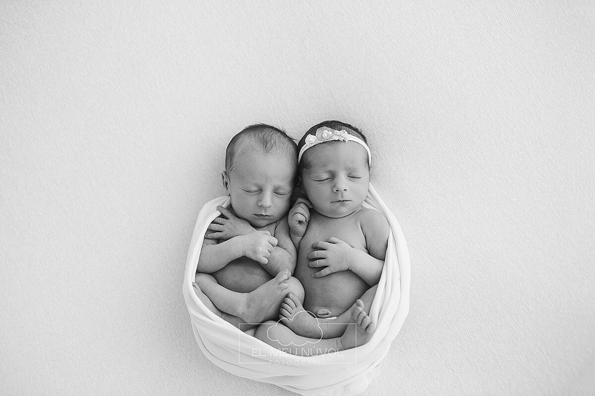 fotografia de gemelos recien nacidos en igualada barcelona el meu nuvol fotografa newborn mellizos familia00002