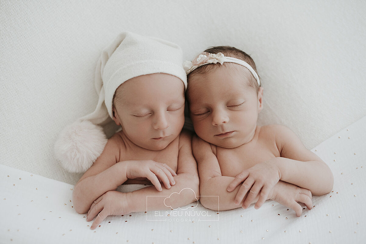fotografia de gemelos recien nacidos en igualada barcelona el meu nuvol fotografa newborn mellizos familia00011