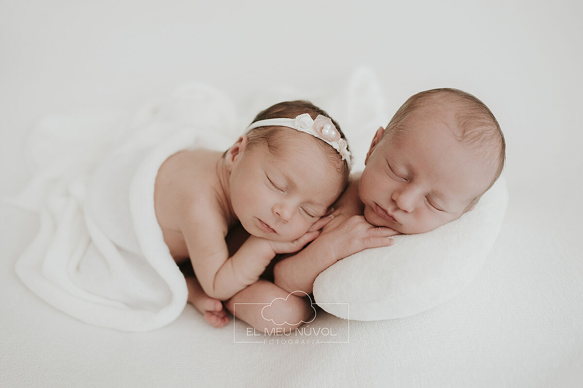 fotografia de gemelos recien nacidos en igualada barcelona el meu nuvol fotografa newborn mellizos familia00021