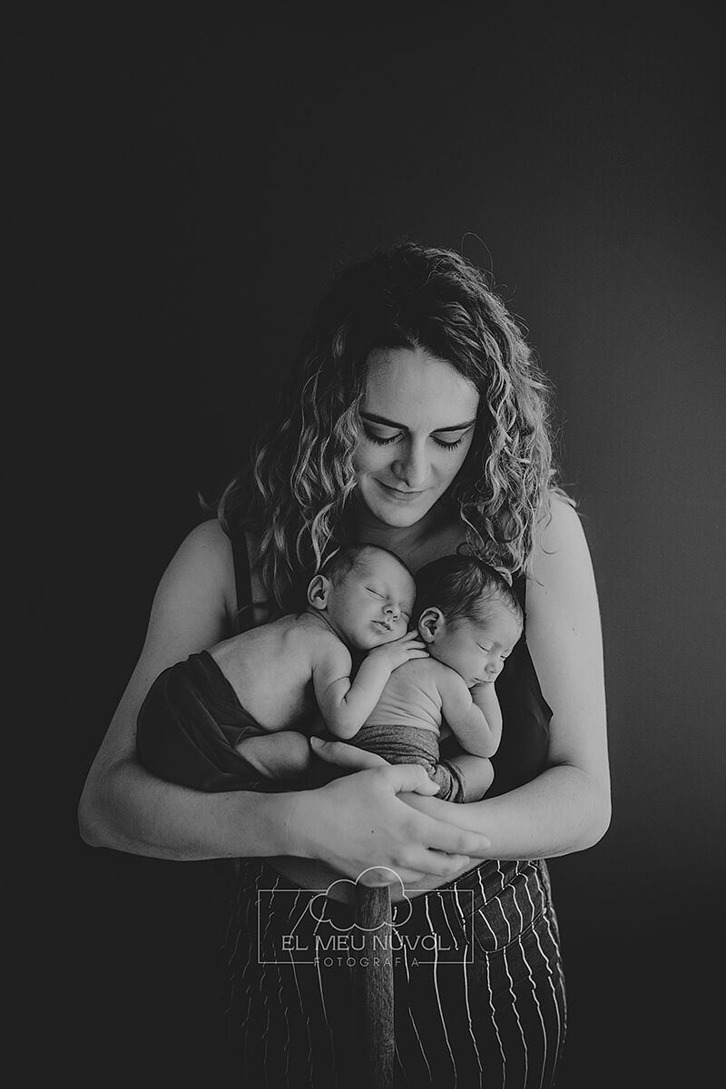 elmeunúvol.es - fotografia-de-gemelos-recien-nacidos-en-igualada-barcelona-el-meu-nuvol-fotografa-newborn-mellizos-familia00127-ts20251007092431359887.jpg
