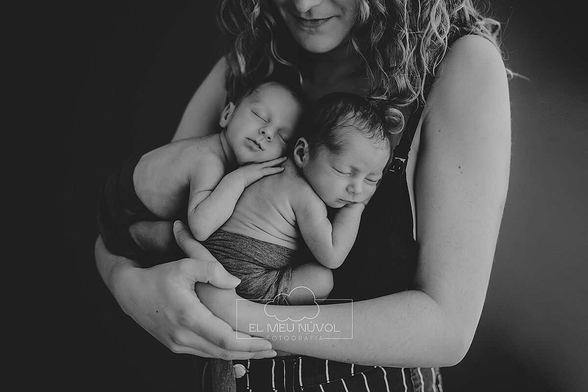 fotografia de gemelos recien nacidos en igualada barcelona el meu nuvol fotografa newborn mellizos familia00134