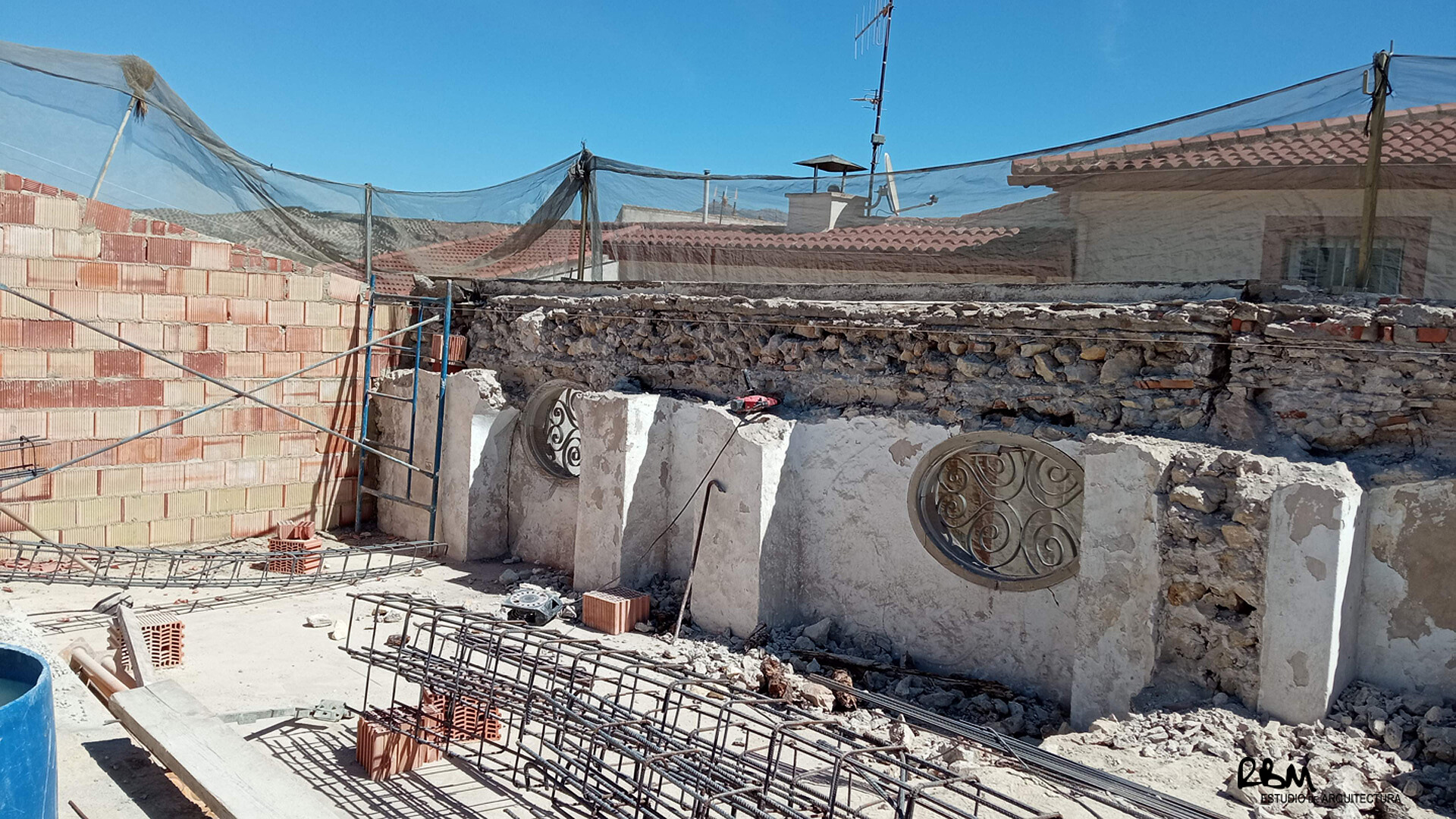 1830_07-rehabilitation-roof-in-home-cuevas-de-san-marcos-architect-raul-benitez