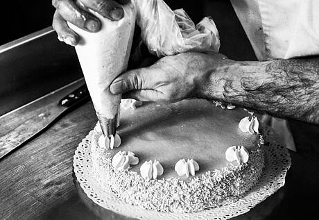 Baker makin cream decoration on cake copia